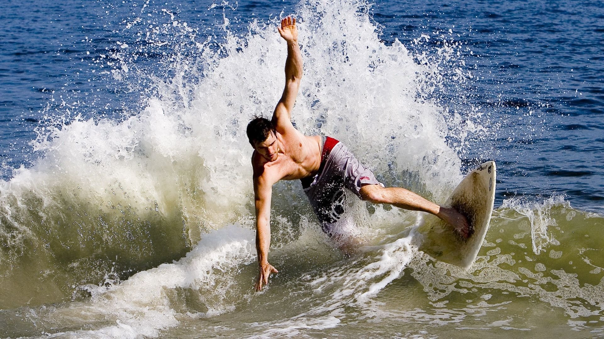 爱游戏-克罗地亚体现实力：横扫俄罗斯轻松进入半决赛，克罗地亚比赛战绩