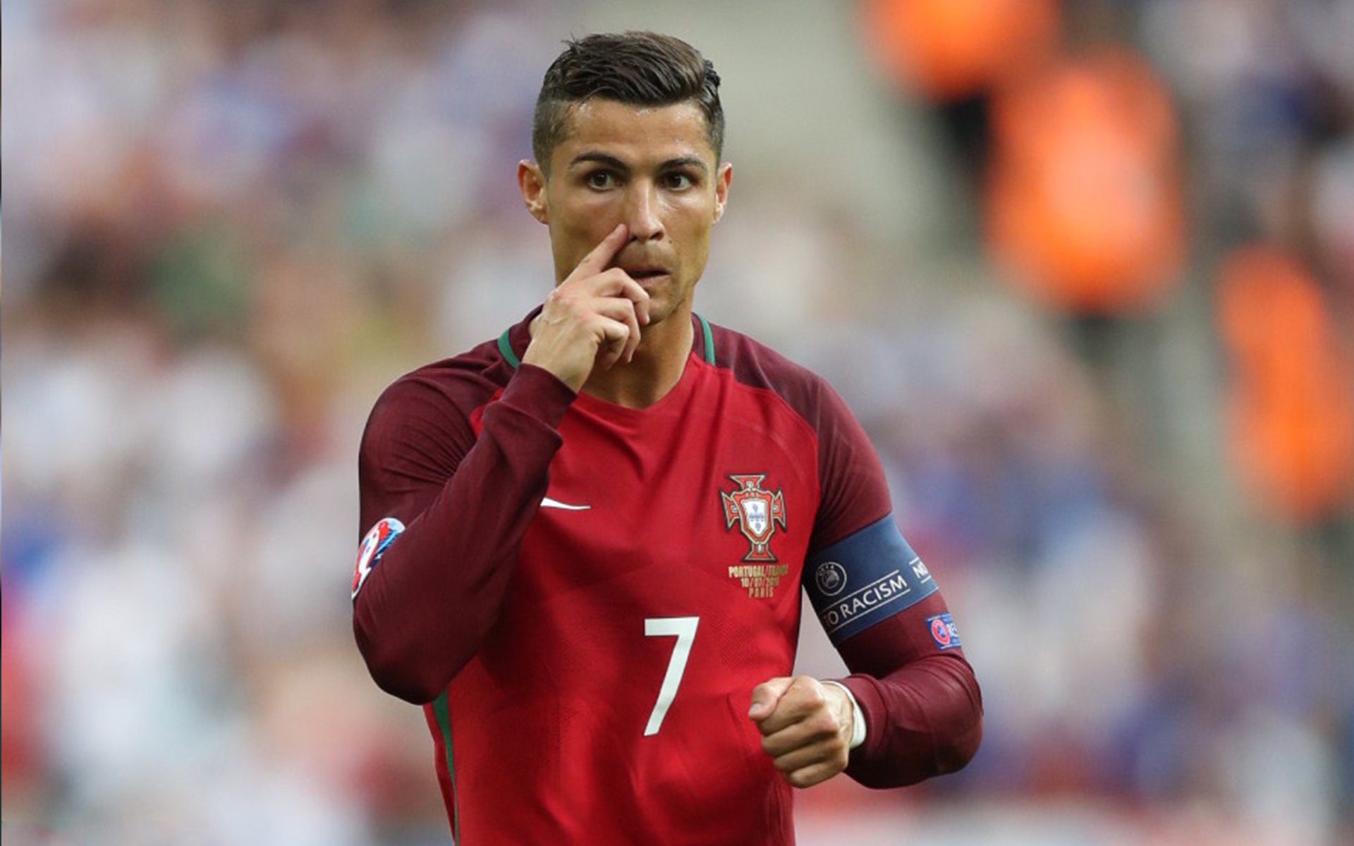 爱游戏平台-共赴疯狂竞技，球队全力拼搏冲刺胜利，疯狂的球队