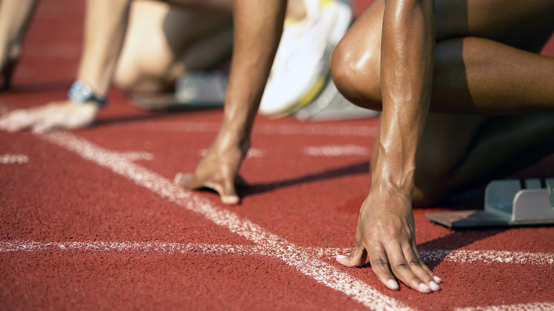 球场大片！青少年篮球栏目在央视热播，激励青少年追梦，关于青少年篮球电影