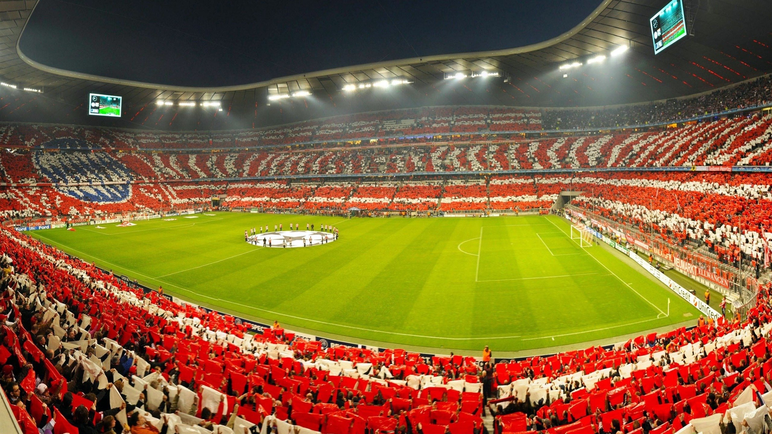 爱游戏体育官方在线-球迷狂热：疯狂应援让比赛高潮不断，球迷欢呼视频